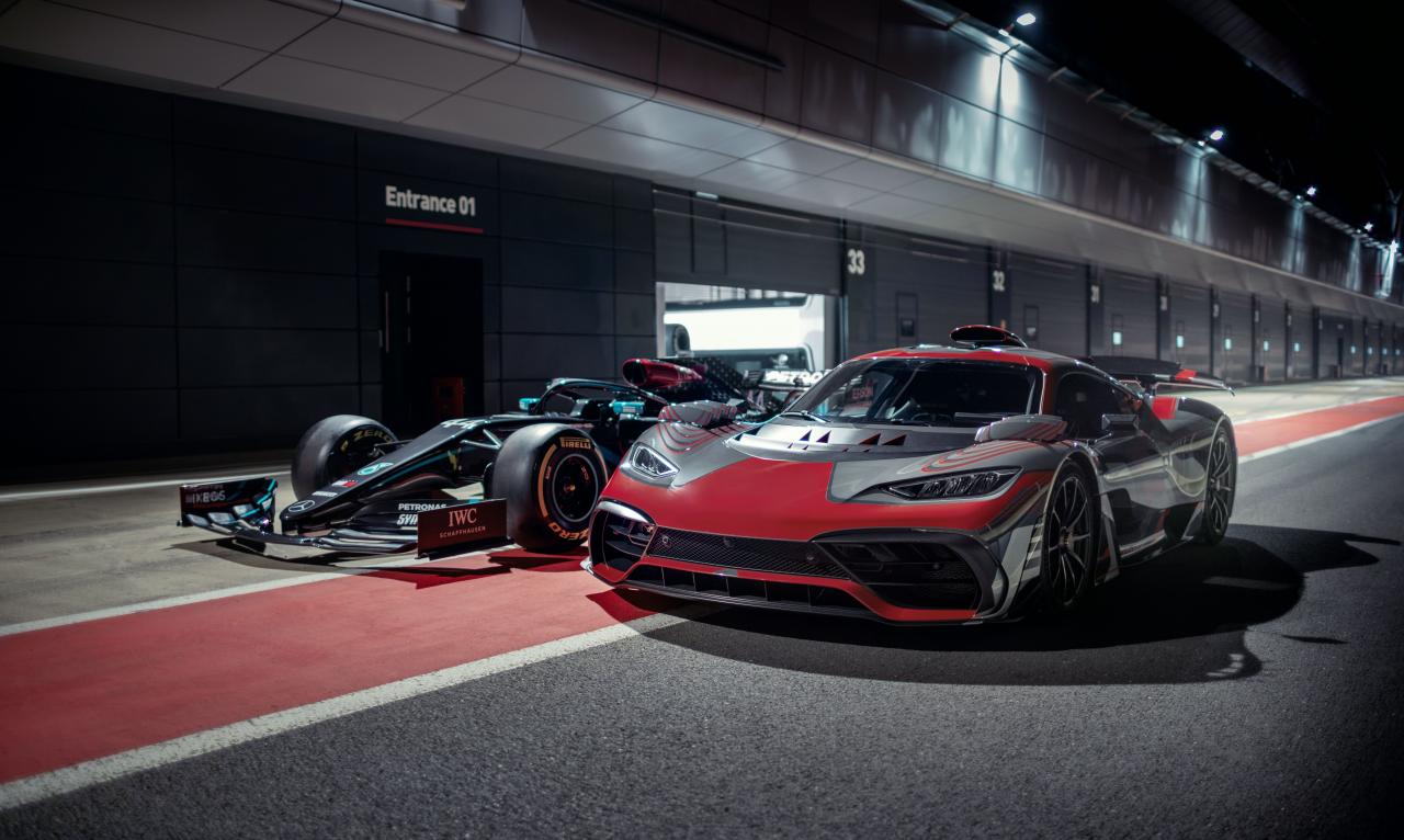 Mercedes-AMG One.jpg Mercedes-AMG One und Mercedes Formel-1-Bolide