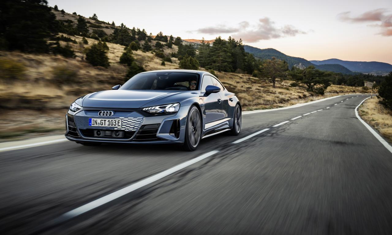 Audi e-tron Goldenes Lenkrad Front