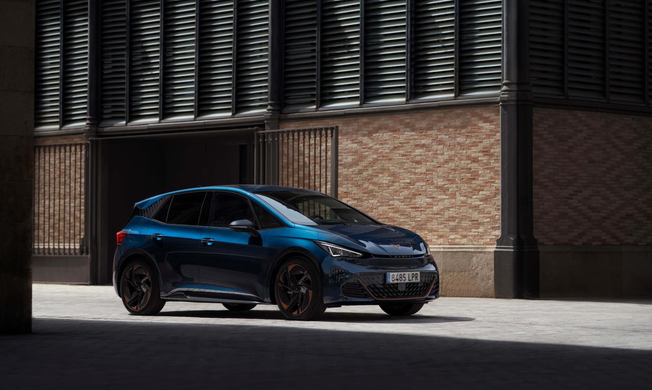 CUPRA-Born-Aurora-Blue _05_HQ.jpg Cupra Born