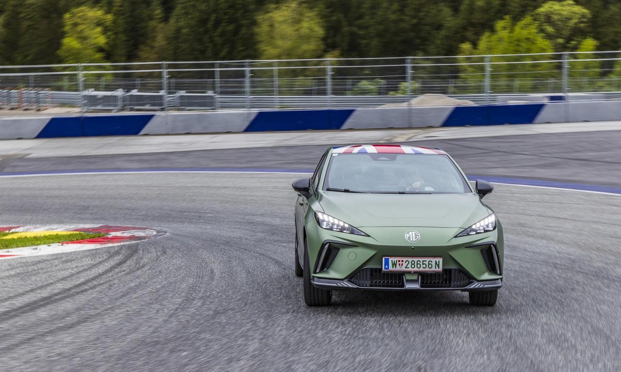 MG4 XPower Front in Fahrt