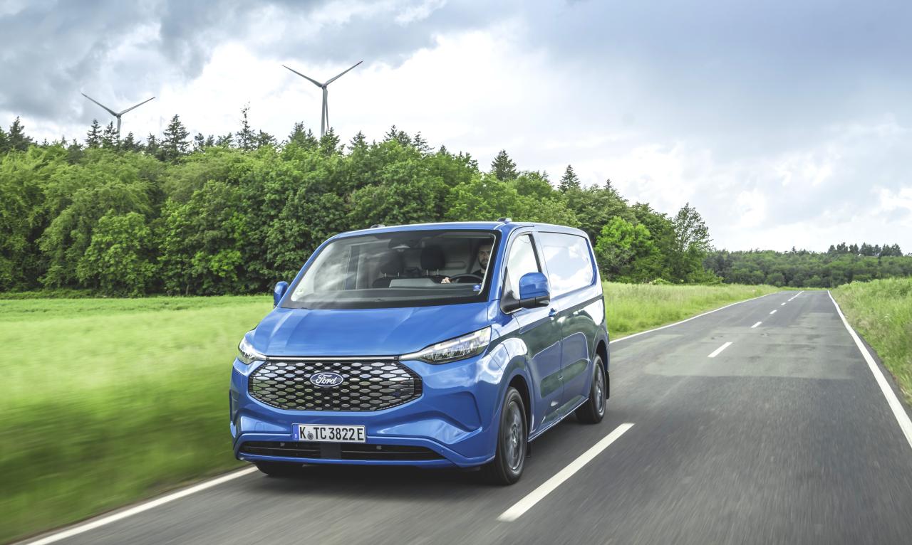 Ford Transit Custom Front/Seite in Fahrt