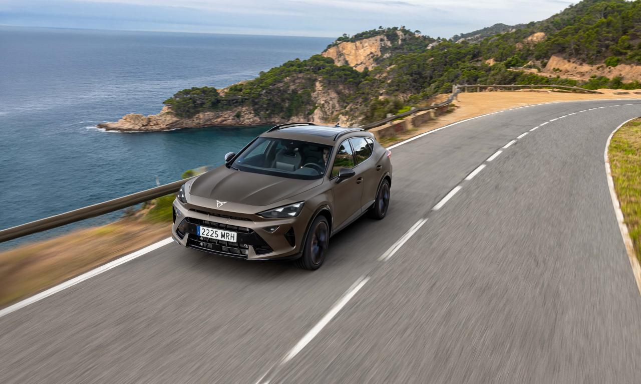 Bild 1_Porsche Bank.jpeg Cupra Formentor Front/Seite in Fahrt