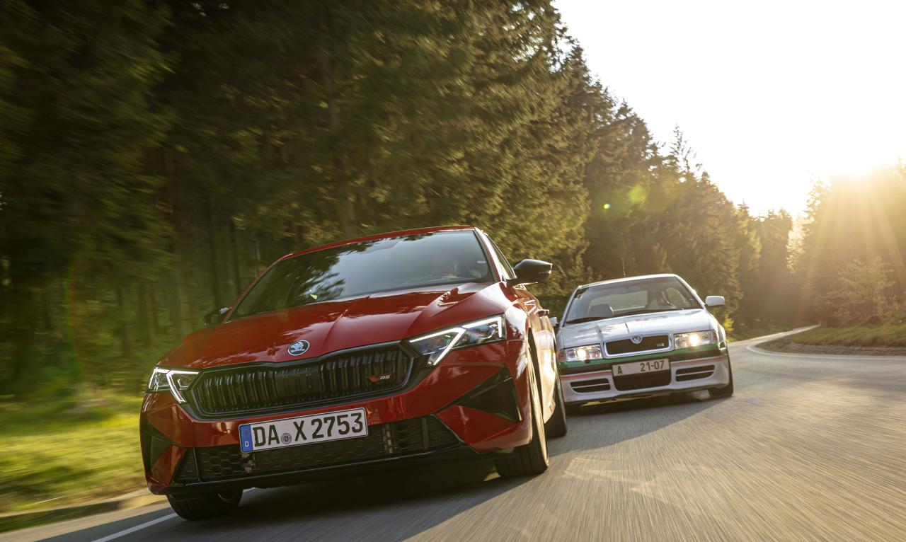 Skoda_1.jpg Skoda Octavia neu Front in Fahrt und Skoda Octavia 1. Generation Front in Fahrt