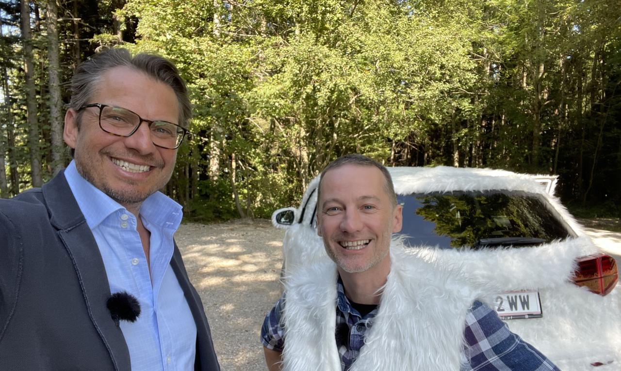 Ronny und Tom vor dem Suzuki Vitara Snowfox Showcar