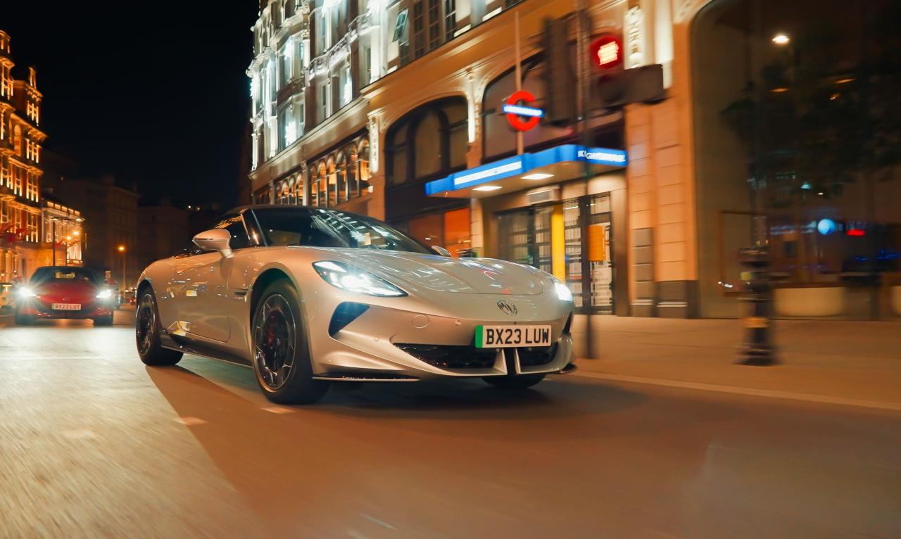 MG Cyberster Front/Seite in Fahrt