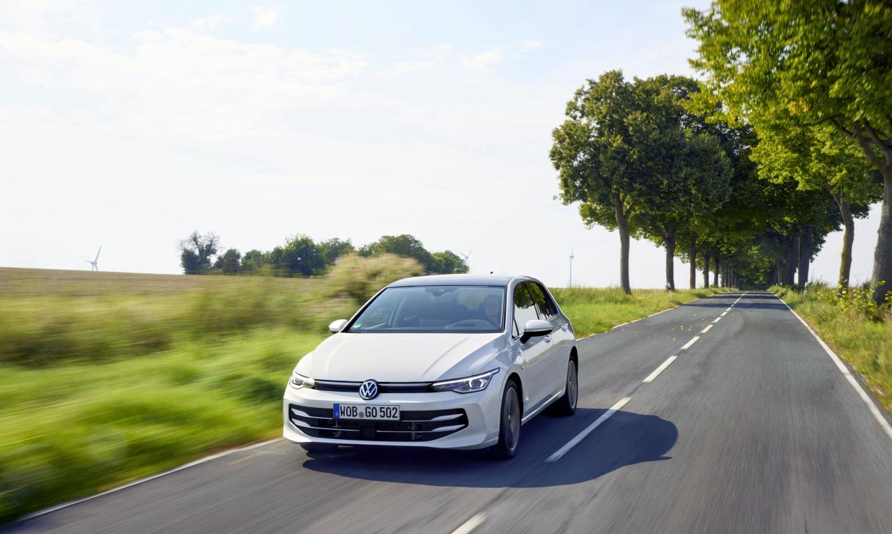 VW Golf eHybrid Front/Seite in Fahrt