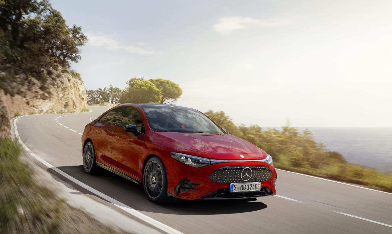 Mercedes-Benz CLA Front/Seite in Fahrt