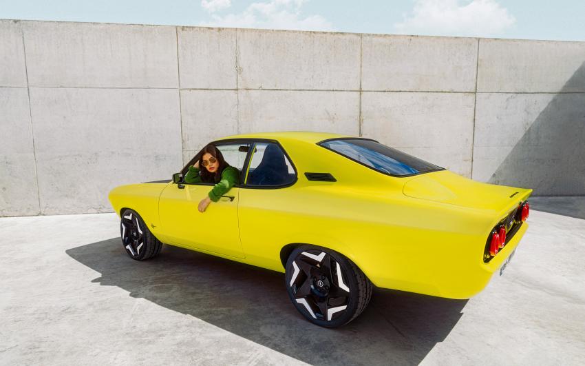 Opel Manta GSe ElektroMOD Heck Seite