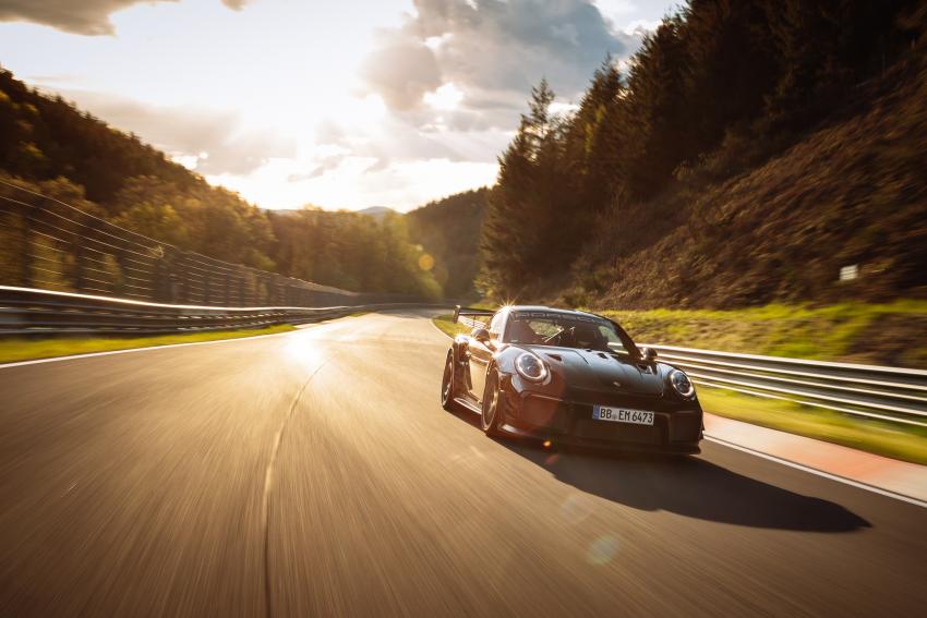 Porsche 911 GT2 RS MR Rekord auf der Strecke Front