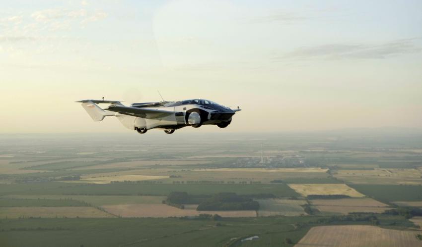 AirCar Prototyp 1 in der Luft Seite