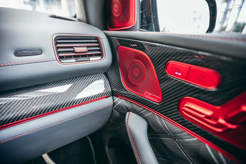 Brabus 900 Rocket Edition 7.jpg Brabus 900 Rocket Edition Detail Türtafel und Armaturenbrett