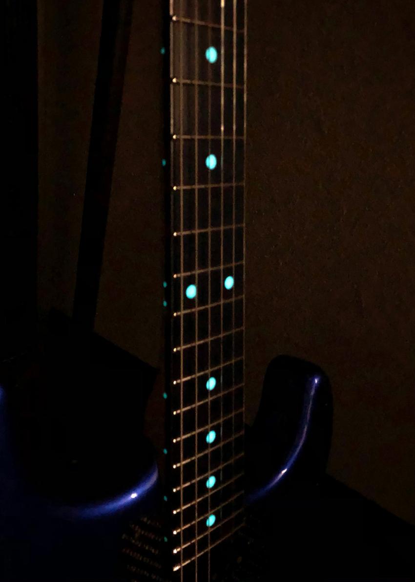 Fender Lexus LC Stratocaster 3.jpg Fender Lexus LC Stratocaster Detail Griffbrett