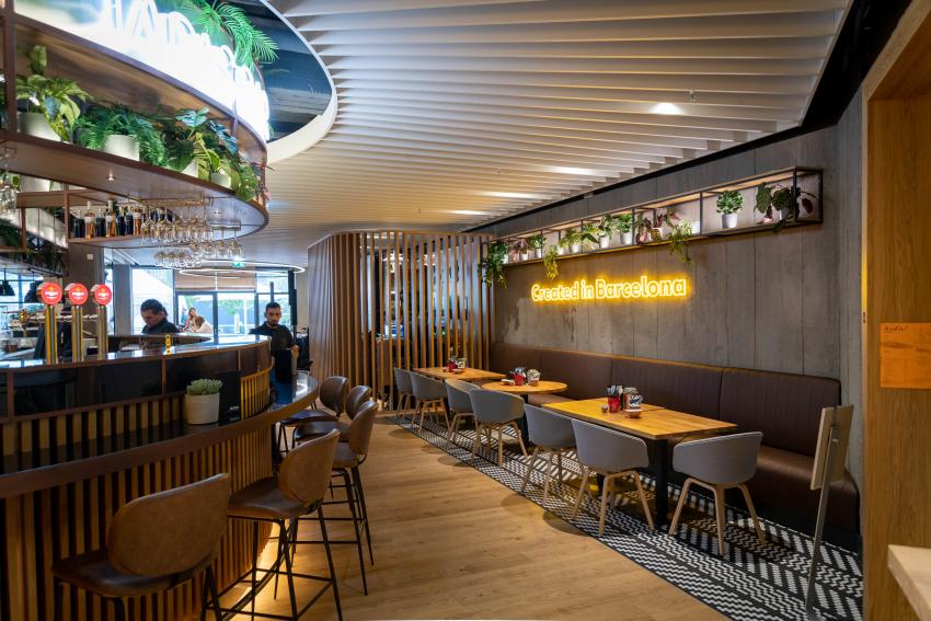 hola Tapas Bar Sitzgelegenheiten und Bar