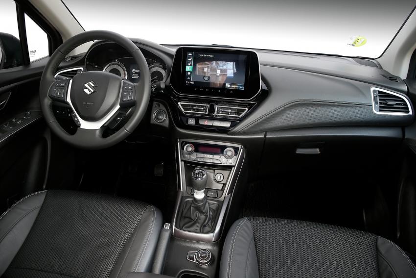 suzuki_s-cross_hybrid_allgrip_42.jpeg Suzuki S-Cross Cockpit