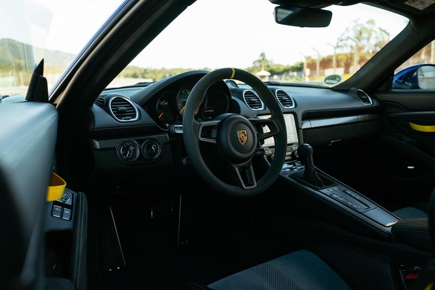 Porsche 718 Cayman Cockpit