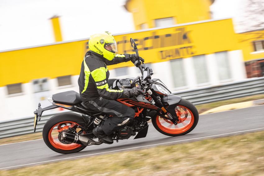 ÖAMTC  (4).jpg Motorrad in Fahrt