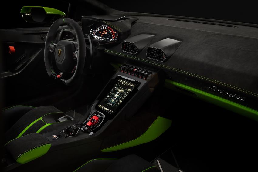 Lamborghini Huracan Tecnica Cockpit