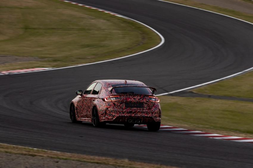 368141_Der_brandneue_Honda_Civic_Type_R_setzt_neuen_Rundenrekord_auf_der.jpg Honda Civic Type R in Fahrt