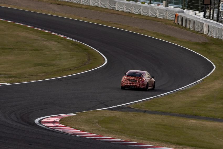 368142_Der_brandneue_Honda_Civic_Type_R_setzt_neuen_Rundenrekord_auf_der.jpg Honda Civic Type R in Fahrt