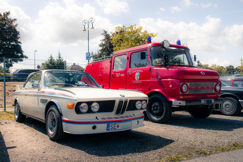 diverse Oldtimer Fahrzeuge