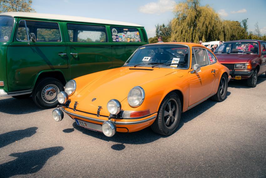 diverse Oldtimer Fahrzeuge