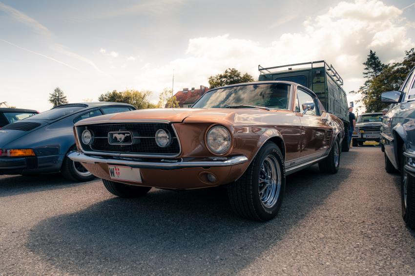 diverse Oldtimer Fahrzeuge