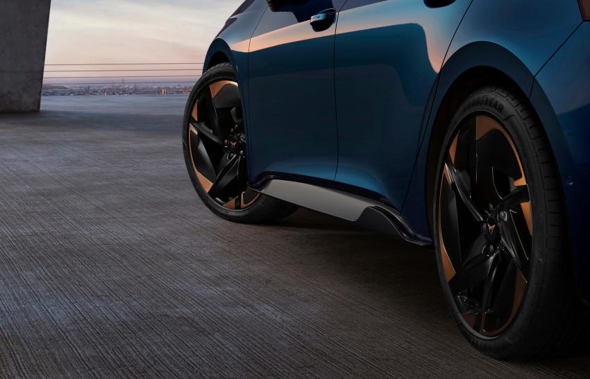 011 CUPRA BORN Aurora Blue high.jpg Cupra Born