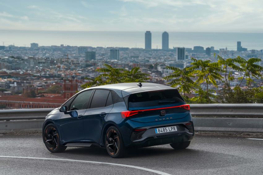 CUPRA-Born-Aurora-Blue _22_HQ.jpg Cupra Born