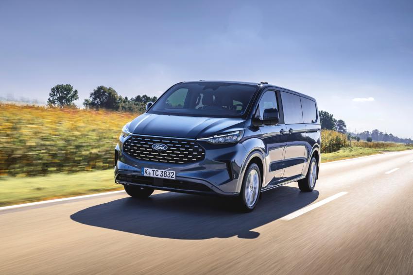 Ford_2.jpg Ford Tourneo Custom Front/Seite in Fahrt