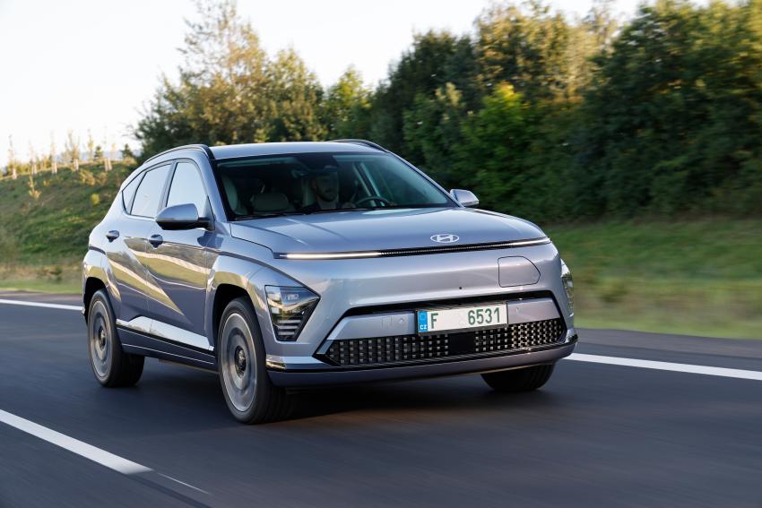 Hyundai Kona Elektro Front/Seite in Fahrt