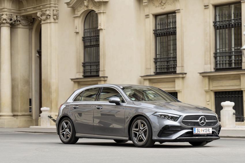 Mercedes-Benz A-Klasse Front/Seite in Fahrt