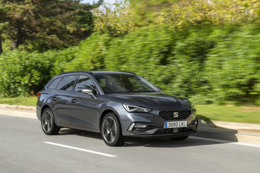 Seat Leon ST Front/Seite in Fahrt