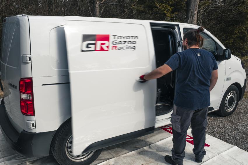 Tür von Toyota Proace wird geschlossen