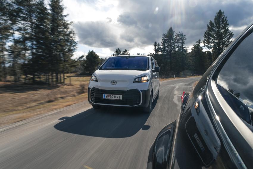 Fahraufnahme Toyota Proace