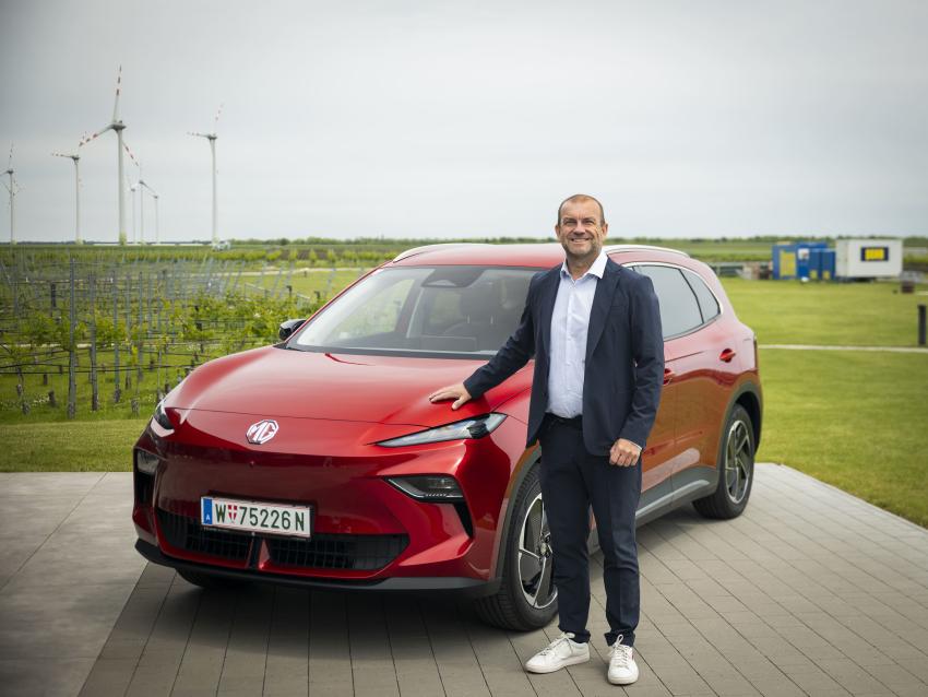 MGS5 Front/Seite mit MG-Geschäftsführer Alexander Struckl