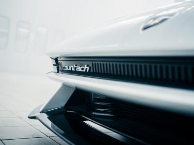 Lamborghini Countach Detail Front