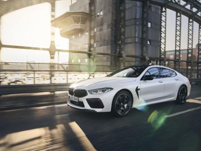 BMW M8 Competition Gran Coupé in Fahrt