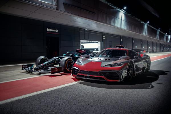Mercedes-AMG One und Mercedes Formel-1-Bolide