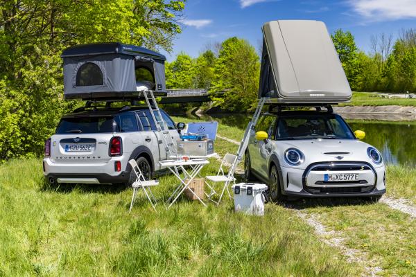 MINI Cooper SE Countryman ALL4 und MINI Cooper SE mit Dachzelt