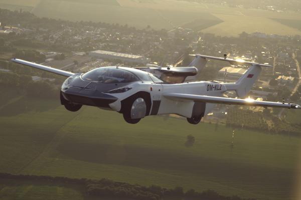 AirCar Prototyp 1 in der Luft Front