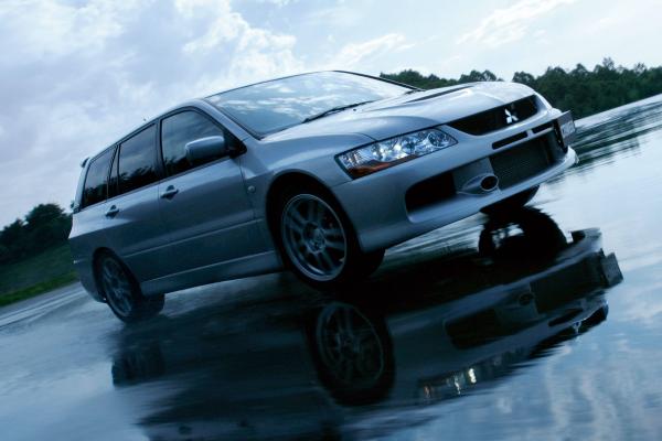 Mitsubishi Lancer EVO IX Wagon Front