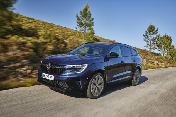 Renault Espace Front/Seite in Fahrt