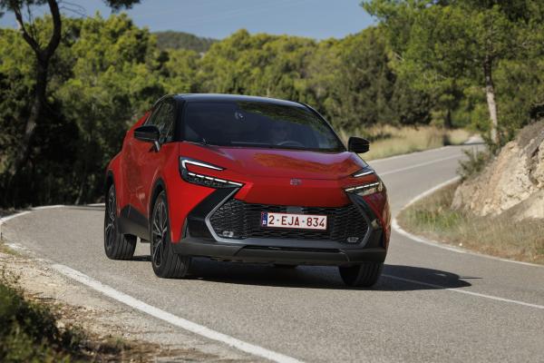 Toyota C-HR Front/Seite in Fahrt