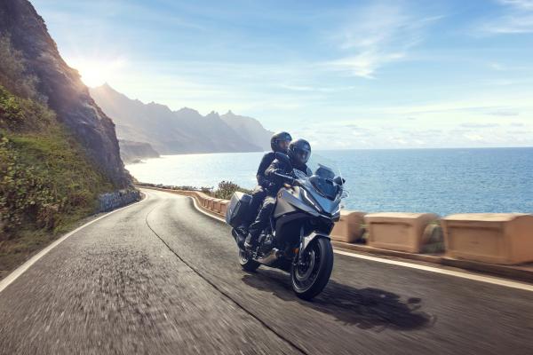 Honda NT1100 Front/Seite in Fahrt