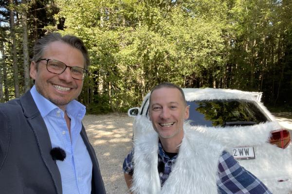 Ronny und Tom vor dem Suzuki Vitara Snowfox Showcar