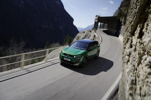 Citroën C5 Aircross Front/Seite in Fahrt