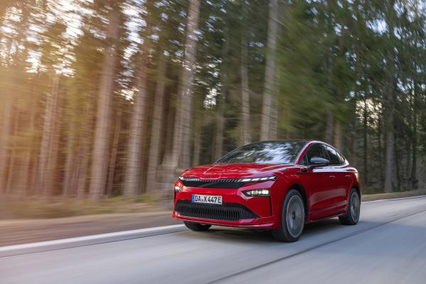 Škoda Enyaq Coupé Front/Seite in Fahrt