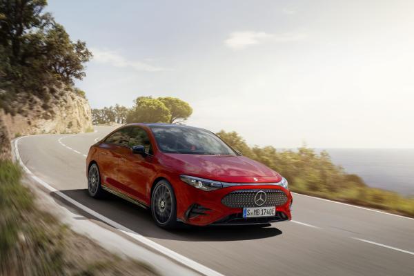Mercedes-Benz CLA Front/Seite in Fahrt