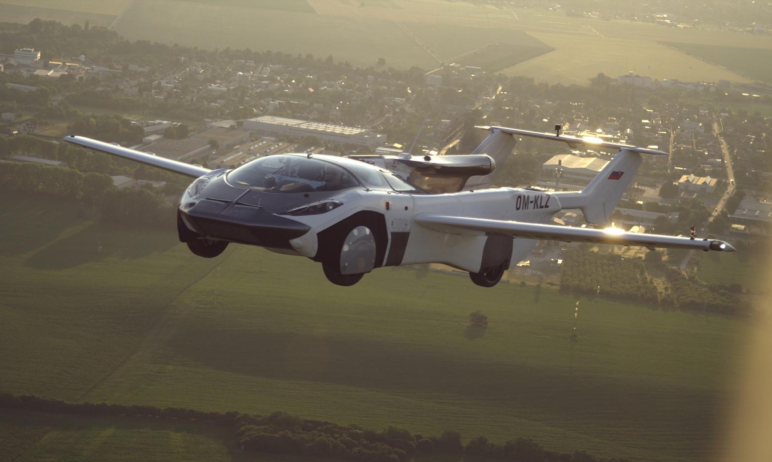 AirCar Prototyp 1 in der Luft Front