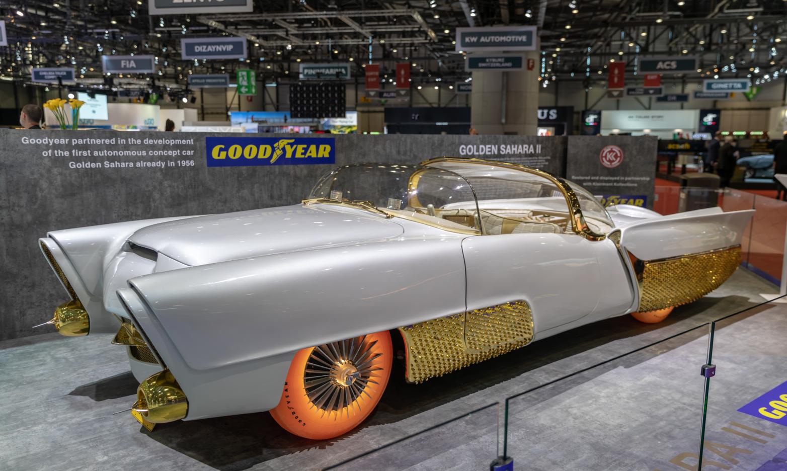 Skurriles Golden Sahara Fahrzeug